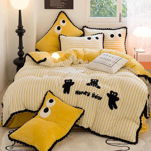 Geel Melk Fluwelen Handdoek Borduurwerk Huis Textiel High-End Laken Kinderen Beddengoed Set Leverancier - Product Image 1