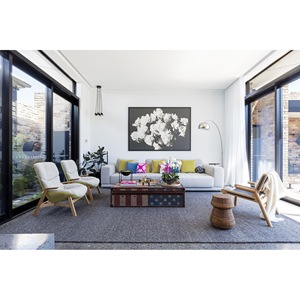 Villa moderna con estructura de acero ligero para uso hotelero con exterior de madera y paredes de vidrio - Product Image 4