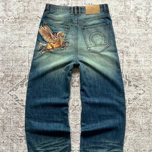 <span class=keywords><strong>Jeans</strong></span> Vintage Effetto Consumato Sbiadito Stile Y2k Vestibilità Ampia Orlo Tagliato Curvo Oversize Streetwear <span class=keywords><strong>Uomo</strong></span> con Grafica 3D e Patch Ricamate - Product Image 1
