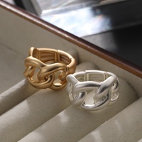 Bague de couronne de créateur pour femme avec grande pierre blanche en ligne gravée Knuckle Mesh O Rings Bijoux en alliage à la mode au prix