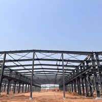Structure de hangar préfabriqué en béton avec terrasse en acier pour entrepôt extérieur