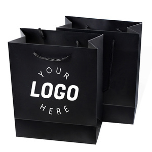 Sacs cadeaux en papier personnalisés avec logo du fabricant, sacs cadeaux <span class=keywords><strong>de</strong></span> <span class=keywords><strong>luxe</strong></span> pour vêtements, sacs shopping en papier noir pour bijoux - Product Image 1