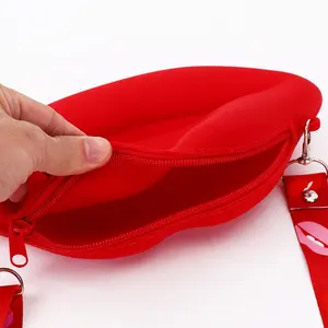 अमेज़न गर्म बिक्री नवीनतम मुंह लाल होंठ डिजाइन सिलिकॉन कंधे crossbody गोफन totes पर्स बैग बच्चों के लिए