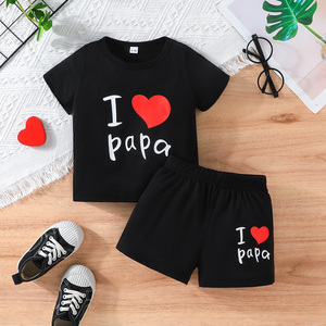 ชุดเซ็ตสองชิ้นขายส่งสำหรับเด็กผู้ชาย เสื้อยืดแขนสั้นลายการ์ตูนพิมพ์ตัวอักษร กางเกงขาสั้นลำลองลายพรางสำหรับเด็ก - Product Image 1