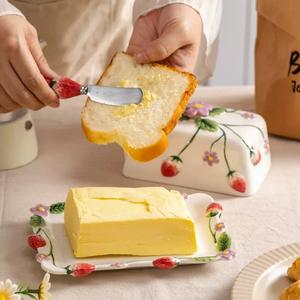 Beurrier en céramique à motif de fraises en relief créatif - Product Image 4