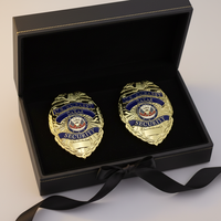 Badge en métal moulé sous pression personnalisé avec placage or et finition émail souple, forme irrégulière, divers styles disponibles