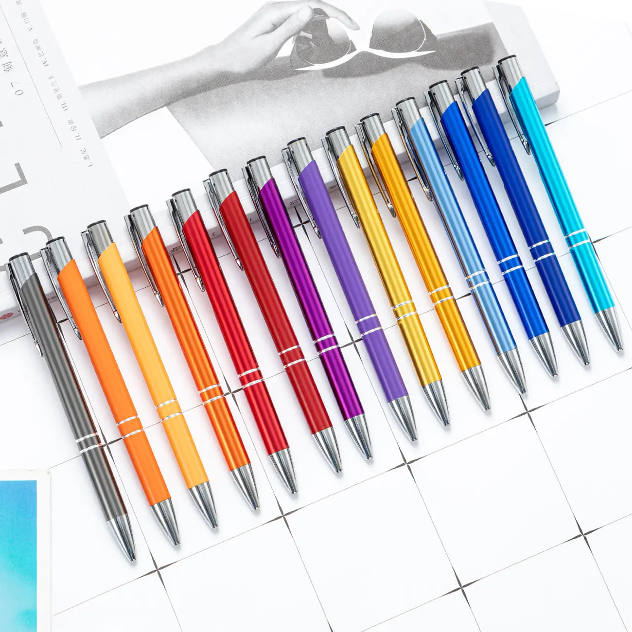 قلم حبر جاف من الألومنيوم بشعار مخصص معدني رخيص للإعلانات الشخصية الأكثر مبيعًا