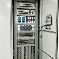 Panel PLC Trifásico Multivoltaje APFC 380V con Banco de Condensadores, 64 E/S, Memoria de Datos y Corrección del Factor de Potencia para Uso Industrial