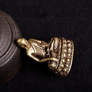 Adornos de Shakyamuni de Latón Huecos de Tamaño Mini, Micrograbados de Cobre Antiguo del Patriarca Bodhidharma, Venta al por Mayor - Product Image 3