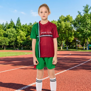 เสื้อฟุตบอลแขนสั้นแบบกำหนดเองสำหรับฤดูร้อน ผ้าโพลีเอสเตอร์ 100% แห้งเร็ว - Product Image 1