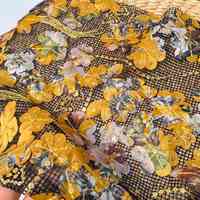 Kain Mesh Nonwoven Bordir Bunga Kristal Mewah Desain Pabrik, Bernapas, dengan Payet Hitam dan Manik-manik Lainnya untuk Tekstil Rumah