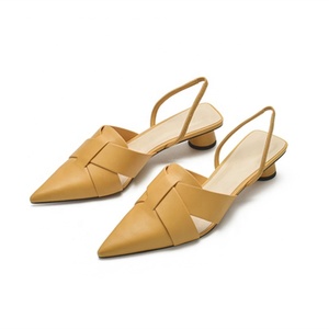 Nuovo arrivo tessuto personalizzato <span class=keywords><strong>da</strong></span> donna scivola <span class=keywords><strong>scarpe</strong></span> <span class=keywords><strong>basse</strong></span> eleganti a punta <span class=keywords><strong>da</strong></span> donna con tacco basso in PVC sole matrimoni estivi - Product Image 3