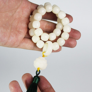 Perles de prière en graines de Bodhi, perles rondes en bois naturel poli pour la fabrication de colliers, cadeau personnel - Product Image 2