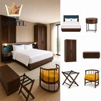 Modernes Hotel-Schlafzimmer-Möbelset Maßgefertigtes Bett Kleiderschrank TV-Schrank Nachttisch und Gepäckablage für Gästezimmer-Projekte