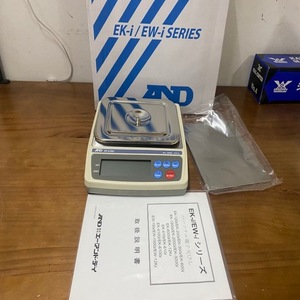 เครื่องชั่งอิเล็กทรอนิกส์ AND FX-200i ความแม่นยำ 2000 กรัม 0.01 กรัม สำหรับใช้ในห้องปฏิบัติการ - Product Image 1