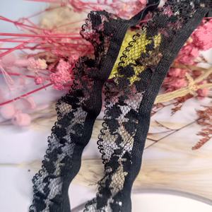 2,5 CM Hochwertige Bestseller Einseitig Gerüschte Satin-Spitze mit Knospen-Design Tüll Glänzende Knospen-Spitzenborte - Product Image 4