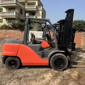 Chariot élévateur Toyota d'occasion de fabrication japonaise, diesel, 5 tonnes, 3 tonnes, 8FD50, usage intensif, 2,5 tonnes, pour port et atelier. - Product Image 1