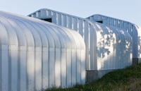 Kits de hangars Quonset en acier et bâtiments à toit métallique en arche, construction de hangars métalliques à toit à joint vissé, hangar à panneaux à écrous et boulons