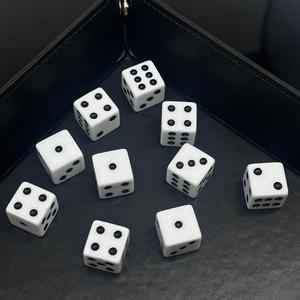 Dados de plástico negros de 6 caras, cuadrados de 14 mm para ajedrez y juegos de cartas, 7 piezas - Product Image 2
