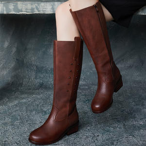 Nouvelles Bottes d'Hiver et d'Automne Style Britannique en Cuir de Vachette à Talon Chaton, Bottes Hautes de Chevalier à Talon Carré et Cloutées avec Fermeture Éclair Latérale pour Femme - Product Image 1