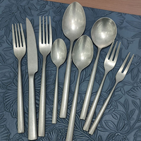 Ensemble de vaisselle de luxe de haute qualité et durable en acier inoxydable 304 avec cuillère, fourchette et couteau pour hôtels et restaurants