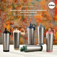 Tumbler Vakum Isolasi Dinding Ganda Titanium Murni Kapasitas Besar 830ml Baru dengan Pegangan Magnetik dan Sikat Pembersih, Tahan Panas/Dingin 12-24 Jam