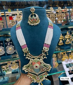 Ensemble de bijoux Rani Haar avec collier de perles multicouches et magnifiques boucles d'oreilles à thème paon, idéal pour les mariées et les occasions festives - Product Image 2