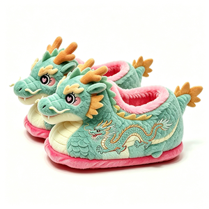 Pantoufles en peluche Dragon personnalisées unisexes doublées de polaire doux avec design brodé et semelle rose pour les enfants de 3 ans et plus - Product Image 3