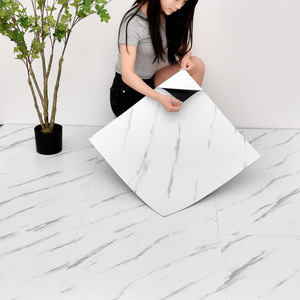 UDK <span class=keywords><strong>PVC</strong></span> Usine Chine Luxe Pas Cher Autocollant de <span class=keywords><strong>Sol</strong></span> 3D Bois Autoadhésif <span class=keywords><strong>PVC</strong></span> Bois Vinyle Plastique Dalles de Revêtement - Product Image 1