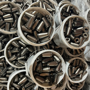 Clip 0.5 pouces et 0.6 pouces avec anneau de liaison en acier pour matériaux de construction en métal - Product Image 1