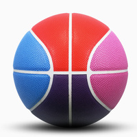 Ballon de basket-ball de haute qualité Taille officielle Poids Logo personnalisé Ballons de basket-ball en cuir PU en caoutchouc et nylon résistant