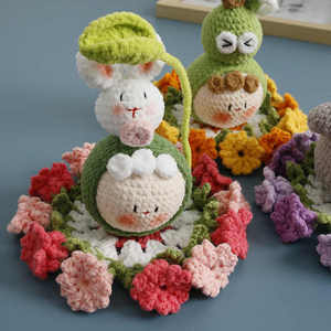 Sous-verres en laine crochetée faits main Luckykoo, transformés en bouquets de roses créatifs pour cadeaux d'anniversaire - Product Image 3