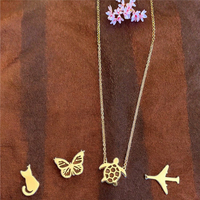 Collier Pendentif Classique en Acier Inoxydable de Qualité, Inaltérable, avec Motifs Animaux (Papillon, Tortue, Avion, Chat) – Cadeau Idéal