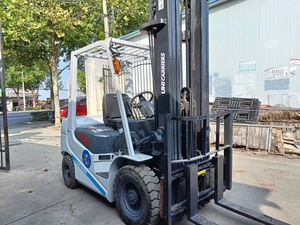 TCM 3TON 4.5m Chariot élévateur diesel 99% Nouveau 100% Prêt à l'emploi Original Importé Excellent 100% Outils de levage pour moteur diesel garantis - Product Image 4