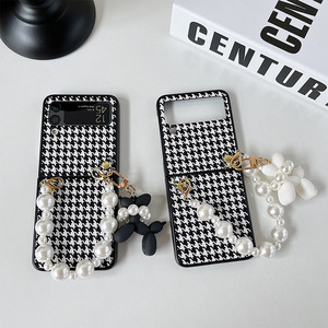 Perle Dragonne Chaîne Écran Pliable Flipable INS Style Petit Chien Pendentif Téléphone étui pour samsung Galaxy zflip5 zfold4 w24flip - Product Image 1