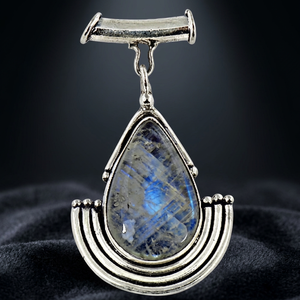 Pendentif élégant en argent avec pendentifs et breloques en pierre de lune arc-en-ciel - Product Image 1