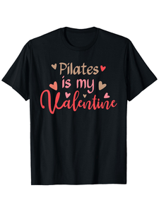 T-shirt Pilates Is My Valentine nera con scollo rotondo e maniche corte, camicia da allenamento fitness casual da donna, taglia S XXXL - Product Image 1