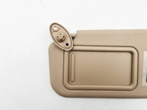 Offre Spéciale d'usine Nouvelles pièces intérieures toyota <span class=keywords><strong>Pare</strong></span>-<span class=keywords><strong>soleil</strong></span> de voiture beige côté PVC personnalisé pour Toyota Yaris 2023-on (côté <span class=keywords><strong>conducteur</strong></span>) OEM - Product Image 3