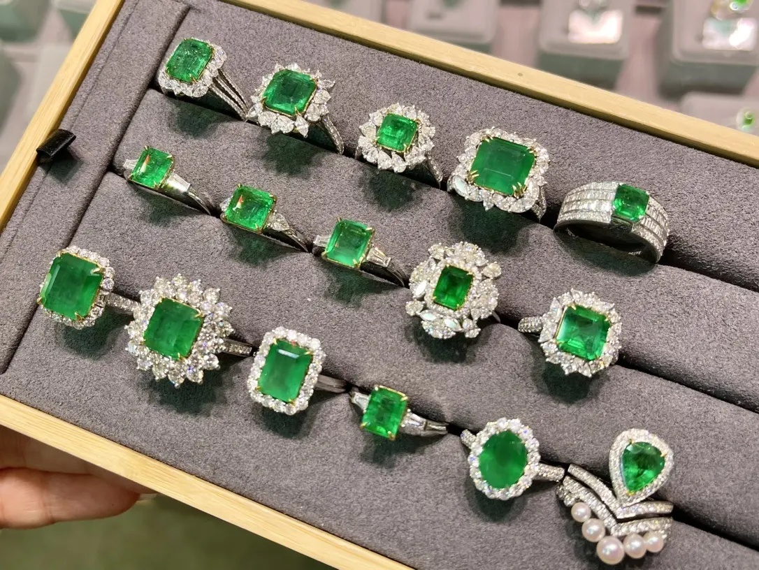 Luxury High Quality Green Emerald 18K White Gold Emerald Cut Green Emerald Rings