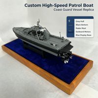 Modèle d'exposition de bateau de patrouille haute vitesse personnalisé avec coque grise, fond noir, mât radar et base en velours bleu