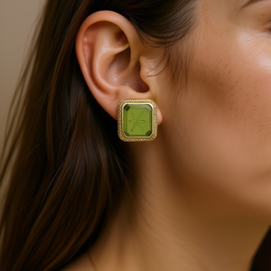 Orecchini a Perno E4538 in Oro con Design Floreale in Pietra Naturale, Montatura a Castone, Classici Unisex per Uso Quotidiano - Product Image 2