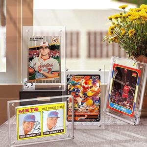 Cadre d'affichage magnétique en acrylique transparent double couche pour cartes de collection Pokémon, de basketball et de baseball - Product Image 1