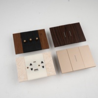Interruptor de Pared de Doble Polo Estándar Estadounidense, Enchufe con Acabado en Madera de Nogal y Bronce, Tipo KLASS 118, Diseño de Lujo para Hoteles y Villas
