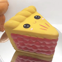 Jouets à presser Jincan en gros : Jouets moelleux en forme d'émoticônes, de cônes, de biscuits sandwich en PU, de gaufres, de pizzas et de gâteaux, à rebond lent