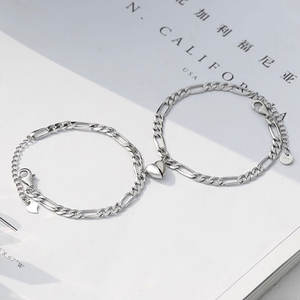 Bracelet et jonc de luxe personnalisés en acier inoxydable 316L pour femmes, bracelet magnétique cœur pour elle et lui - Product Image 5