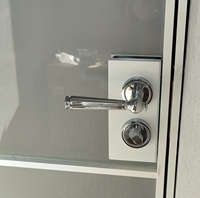 Porte battante française avec norme d'étanchéité à l'eau EN 12208 Classe 6A et performance acoustique Rw 35dB pour l'intérieur résidentiel européen