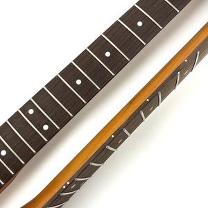 คอกีตาร์ ST แบบ 22 เฟรต ทำจากไม้เมเปิลอบสีแบบกำหนดเอง พร้อมฟิงเกอร์บอร์ดไม้โรสวูด และนัทกระดูกขนาด 42 มม. - Product Image 2