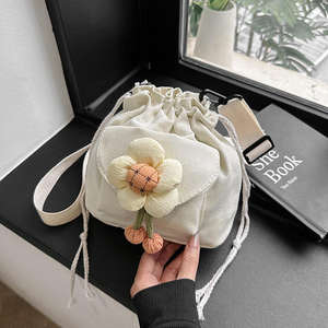 Bolso de Hombro de Lona de Moda 2026 para Mujer, Bolso Tipo Cubo Inclinado con Cremallera y Diseño Floral, Popular entre Chicas - Product Image 1