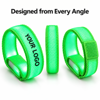 Bracelet LED personnalisé en tissu nylon PP avec impression de logo, sangle réglable à boucle auto-agrippante, bracelet clignotant pour événements