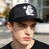 Gorra Trucker Personalizada de 5 Paneles de Malla de Poliéster, Ajustable, con Letras Bordadas de Estrella de Fuego, MOQ Bajo, para Deportes al Aire Libre, Casual, Venta al por Mayor